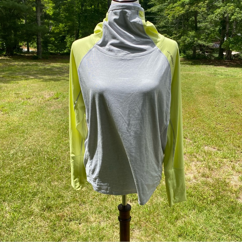 BROOKS TOP HOODIE HIGH NECK GRAY YELLOW STRETCH LONG SLEEVE LOOSE FIT SIZE S